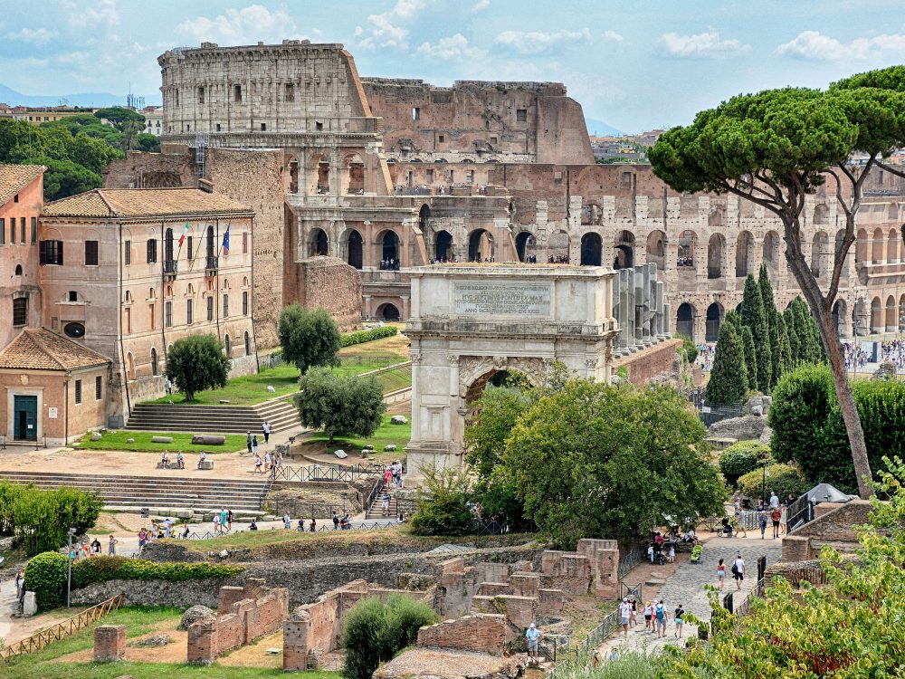 Students Fare Art Architecture Tour Roman Forum with Colosseum Rome Italy
